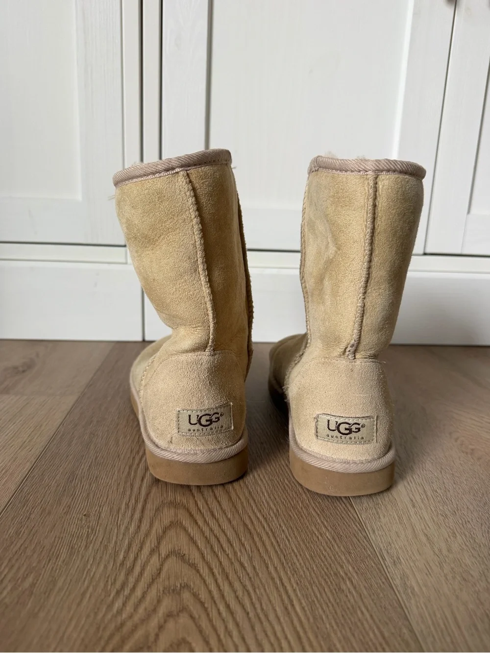 UGG Australia Classic Short Sand Suede Shearling Boots Size 7